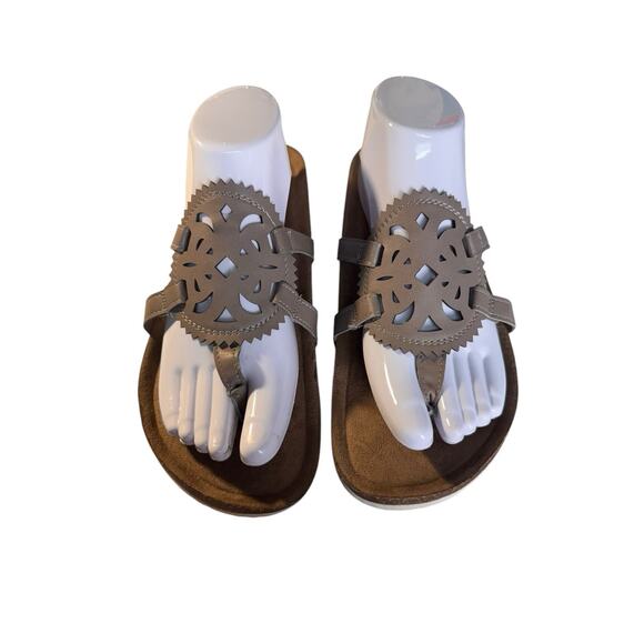 Maurices Womens Size 9M Alyssa Sandal Toe Post Taupe Laser Cutout Medallion - Picture 5 of 11